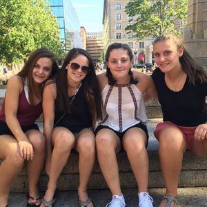 Meet your Posher, Laura